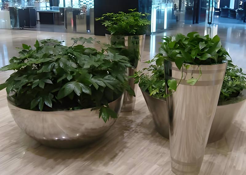 西安绿植租赁公司哪家好,西安千百卉24小时守护大茂城的硬核实力